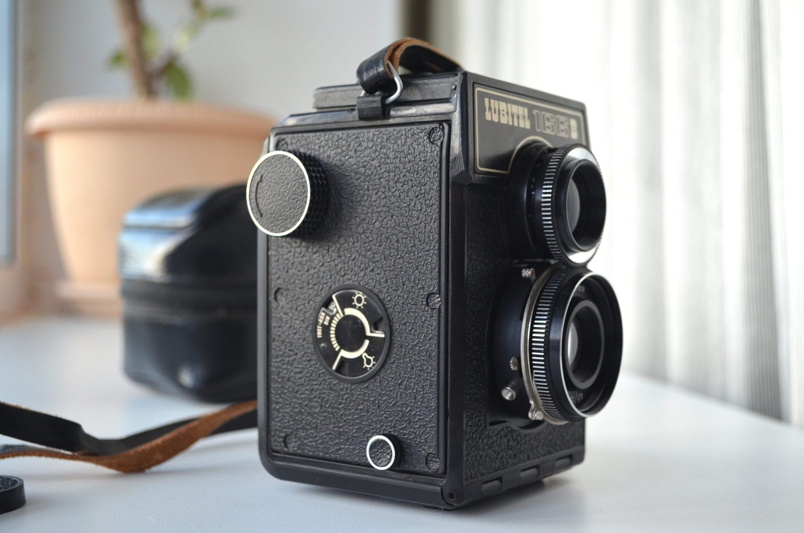 LUBITEL 166 B LOMO TLR Camera Medium Format 6x6. S/N: 81703442 - Image 3