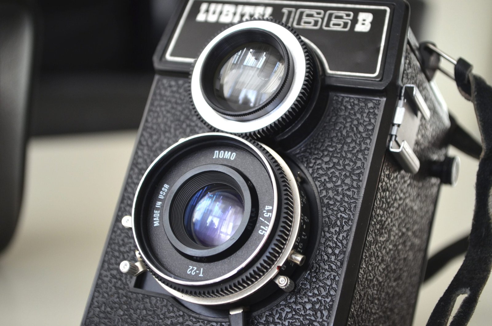 Lubitel 166 B LOMO TLR Camera Medium Format 6x6. S/N: 89016105 - Image 2