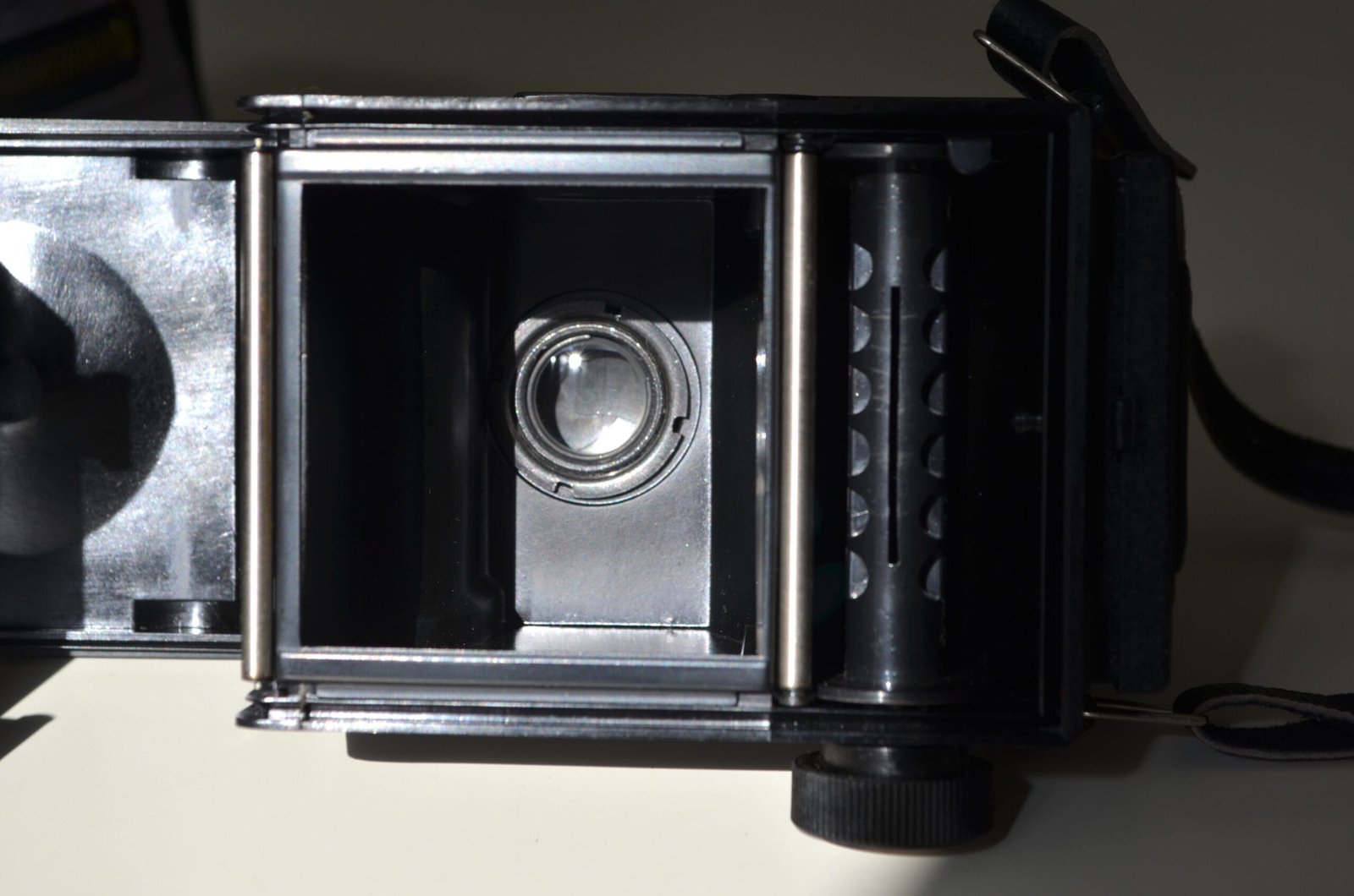 Lubitel Soviet TLR Camera Medium Format 6x6 S/N: 33699 - Image 6