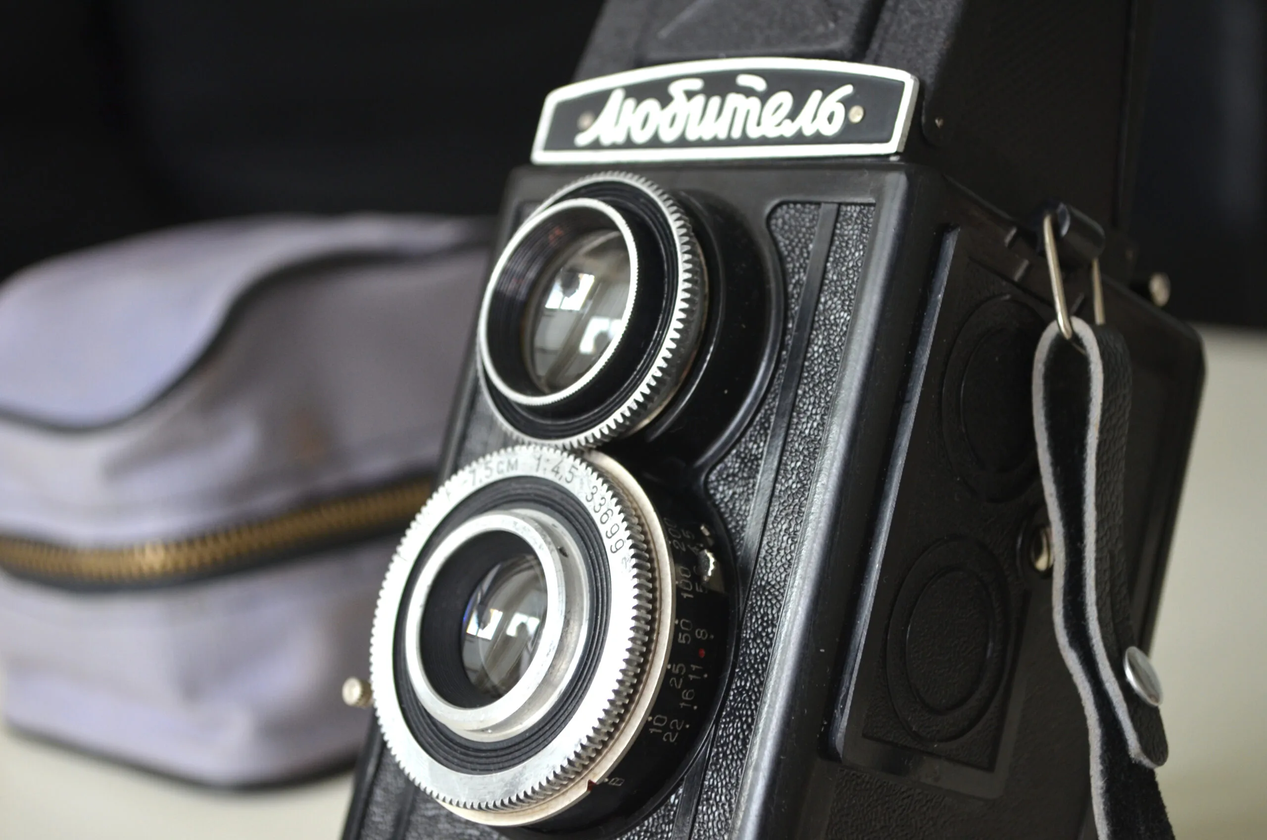 Lubitel Soviet TLR Camera Medium Format 6x6 S/N: 33699 - Image 9