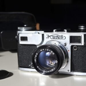 Kiev 4AM 35mm RF camera with Helios 103 1.8/53mm lens s/n 8206183
