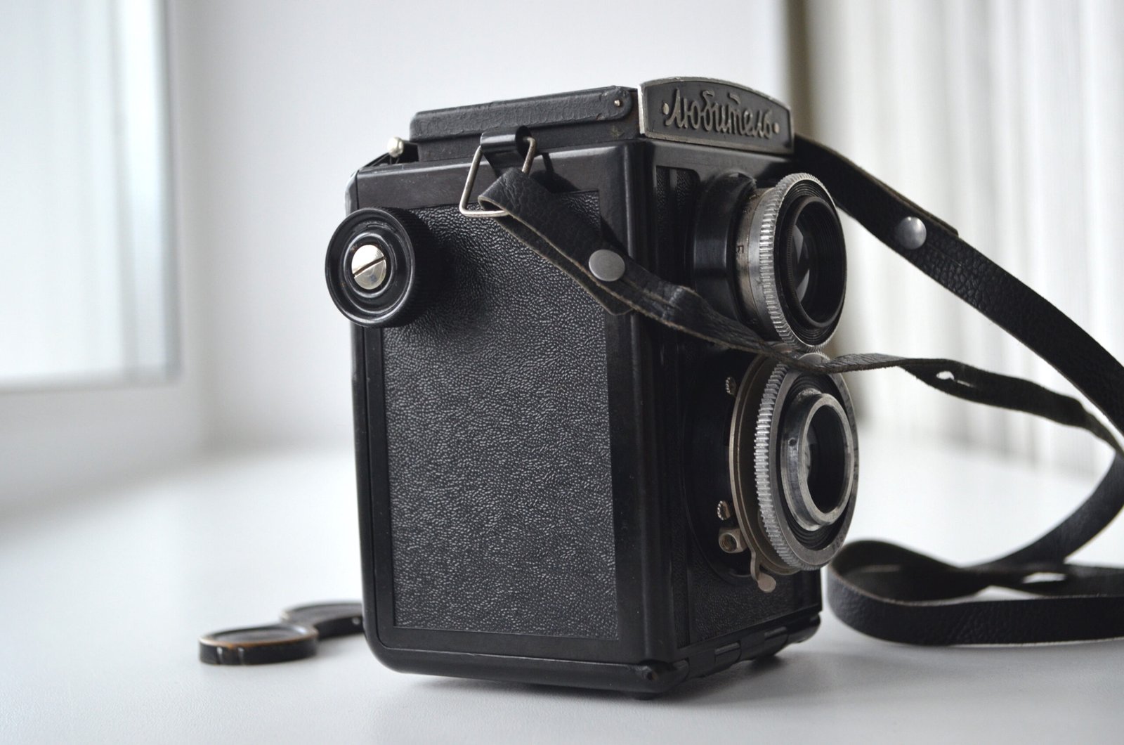 LUBITEL LOMO Soviet TLR Camera Medium Format 6x6. S/N: 55072834 - Image 2