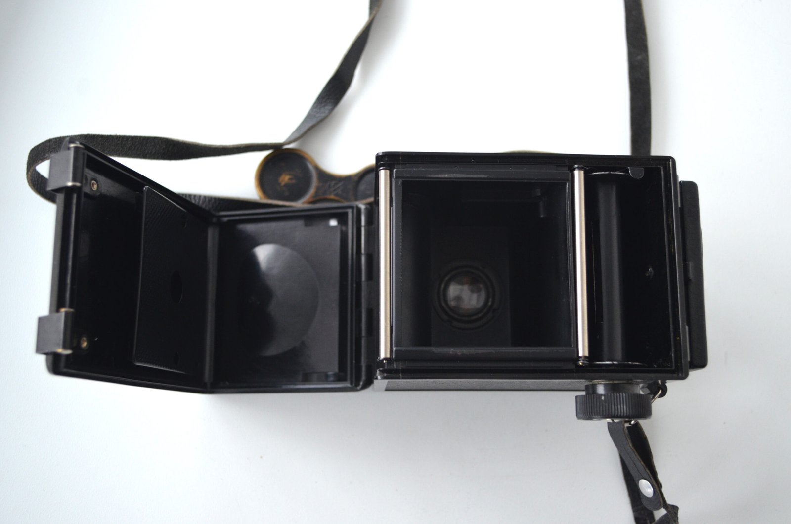 LUBITEL LOMO Soviet TLR Camera Medium Format 6x6. S/N: 55072834 - Image 9