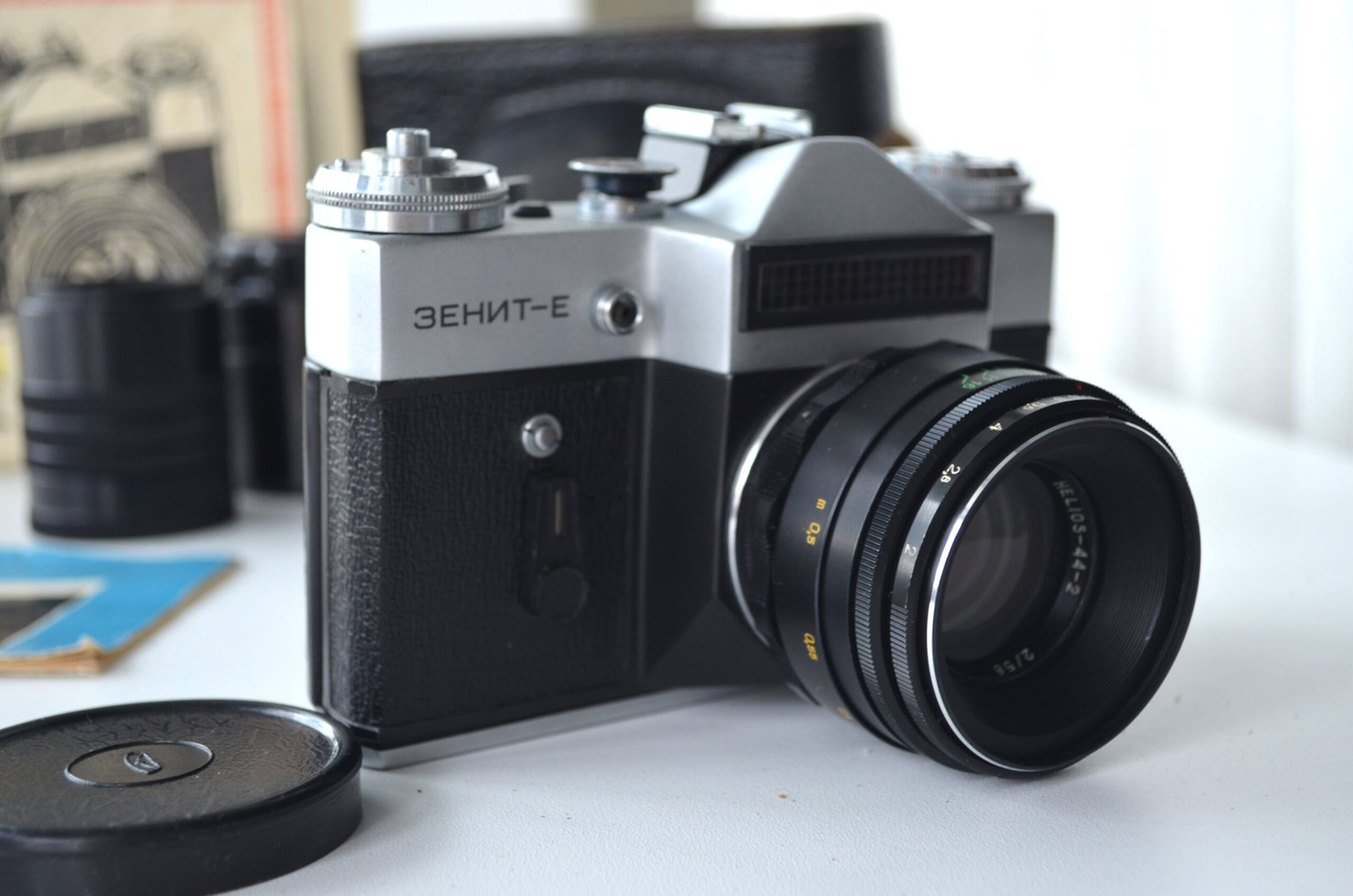 Zenit E Soviet 35mm SLR Camera with Helios 44-2 2/58mm Lens M42 original box - Image 2