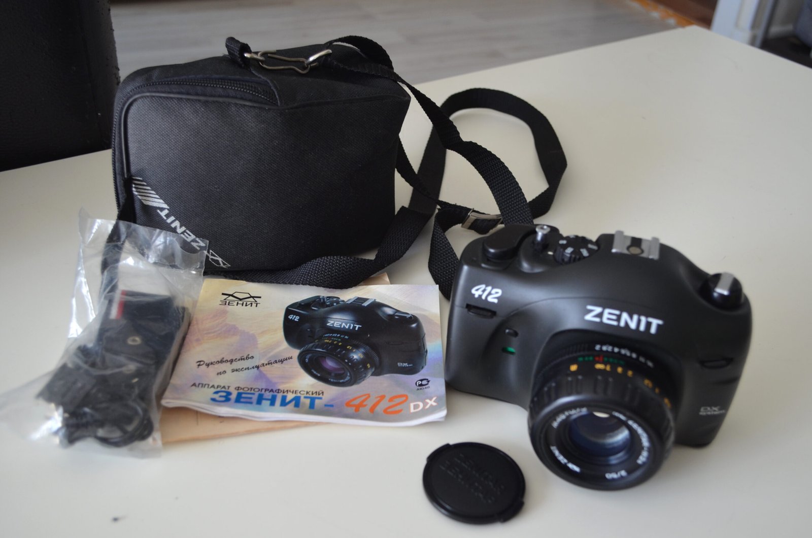 Zenit 412 Soviet 35mm SLR Camera with Zenitar M2s 2/50mm Lens M42 - Image 2