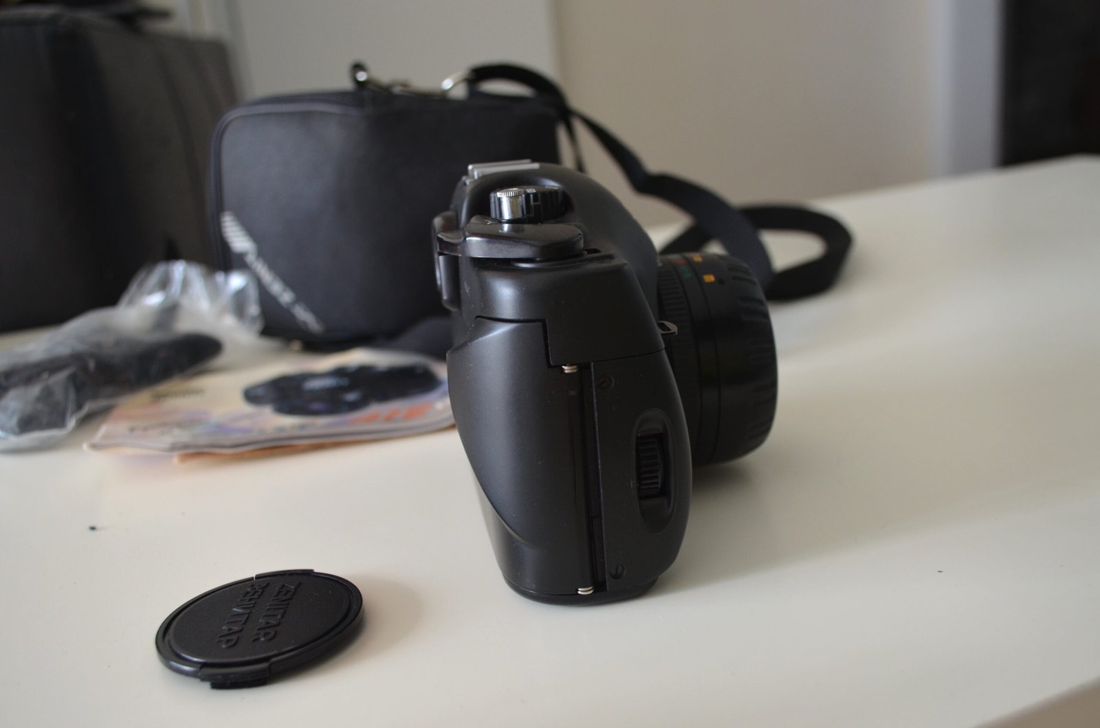 Zenit 412 Soviet 35mm SLR Camera with Zenitar M2s 2/50mm Lens M42 - Image 4