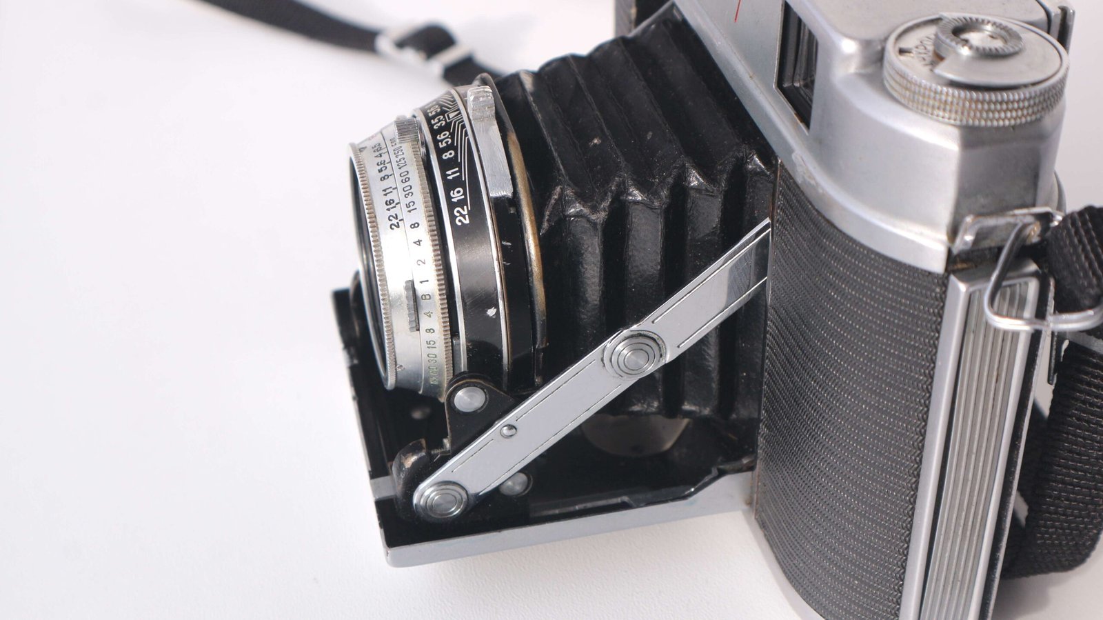 ISKRA Soviet 6×6 medium format folding camera INDUSTAR-58 3,5/75mm - Image 3