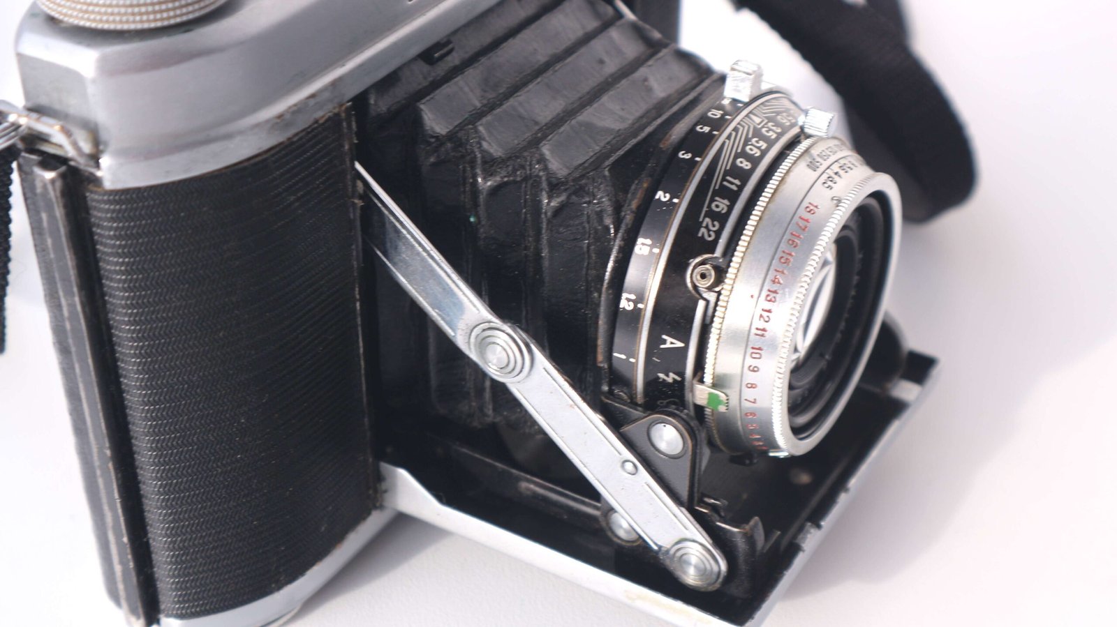 ISKRA Soviet 6×6 medium format folding camera INDUSTAR-58 3,5/75mm - Image 4