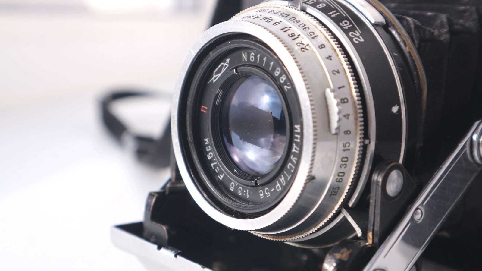 ISKRA Soviet 6×6 medium format folding camera INDUSTAR-58 3,5/75mm - Image 2