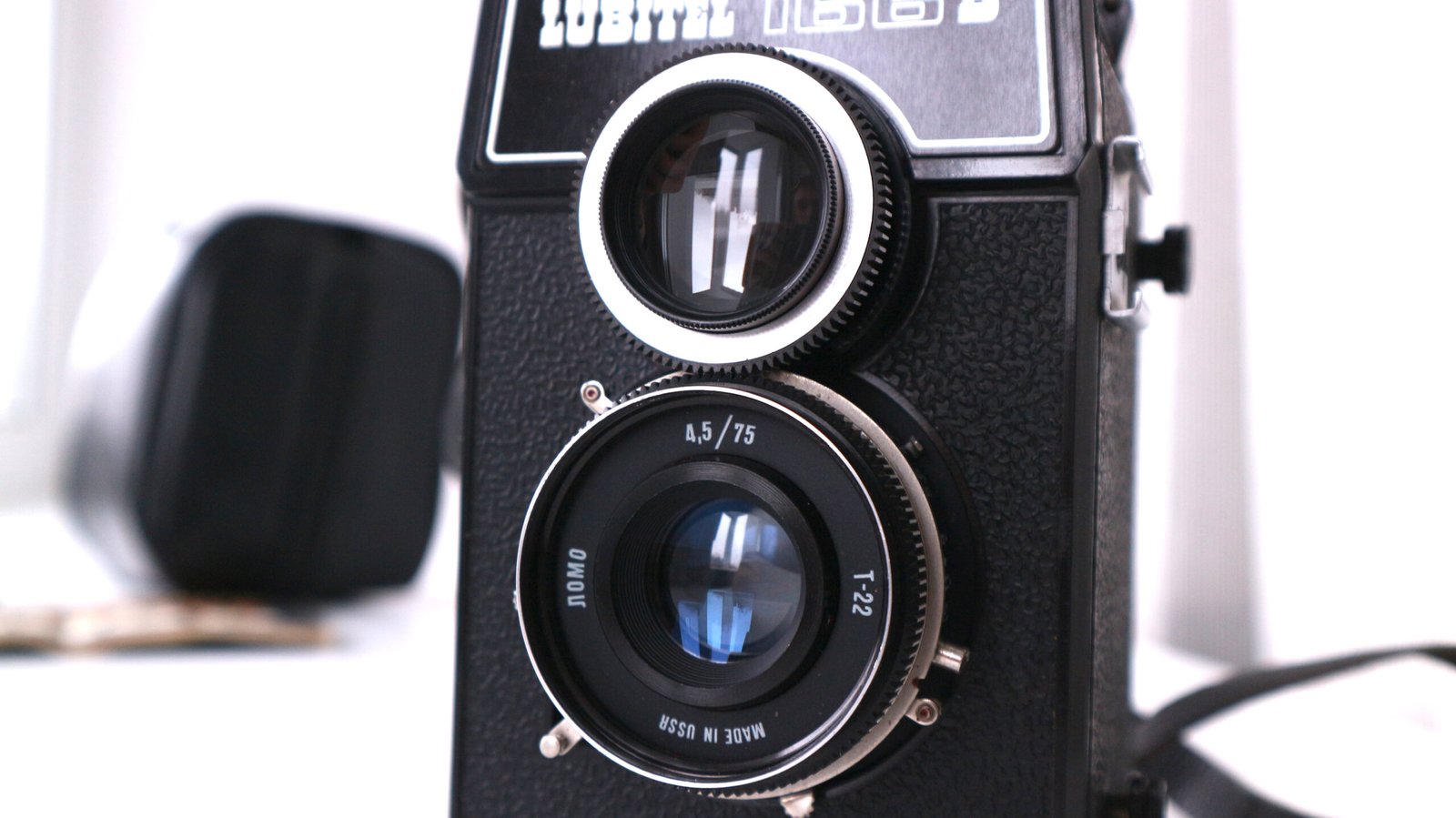 Lubitel 166 B LOMO TLR Camera Medium Format 6x6. S/N: 83521625 - Image 2